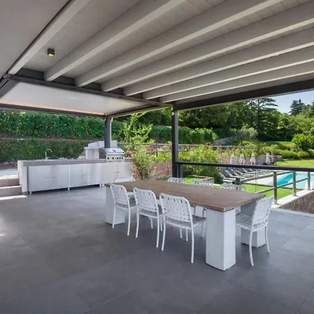 Lovely Villa 5Bdr With Pool In Le Camille *