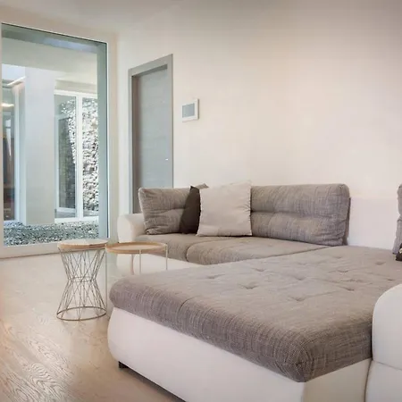 Villa Lovely Villa 5Bdr With Pool In Le Camille