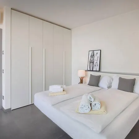 Villa Lovely Villa 5Bdr With Pool In Le Camille San Zeno di Montagna